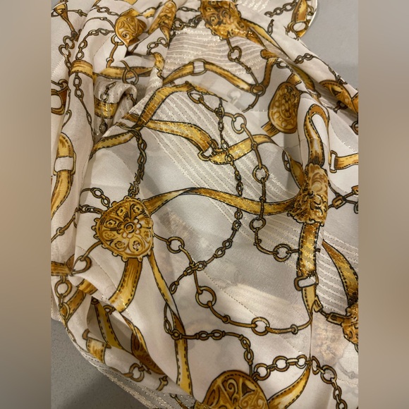 Authentic Chain Design Scarf - Picture 2 of 3
